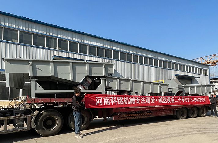 科銘機械1540-4s直線篩+ne15斗式提升機發往江蘇建材廠